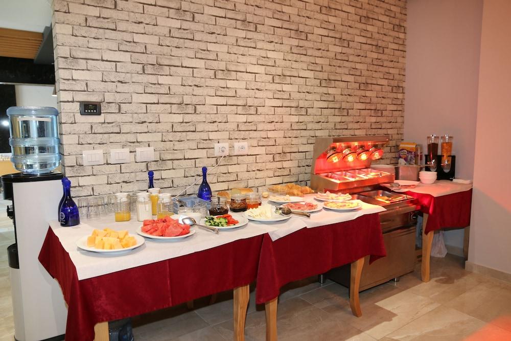 Lord Tirana Hotel 4*